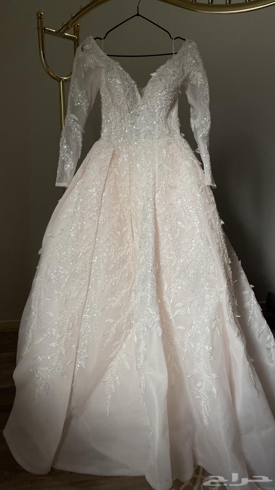 فستان زفاف فخم وجديد64474458087938112