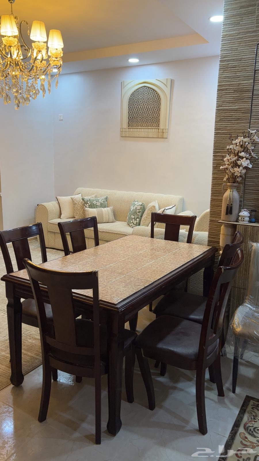 Table with 6 Chairs64477240848641110