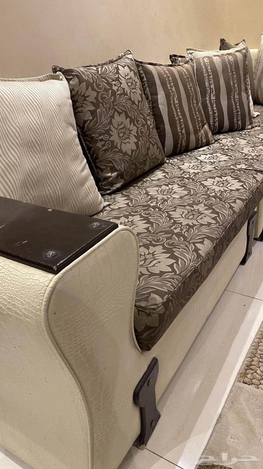 للبيع كنب نظيف64476378848385113