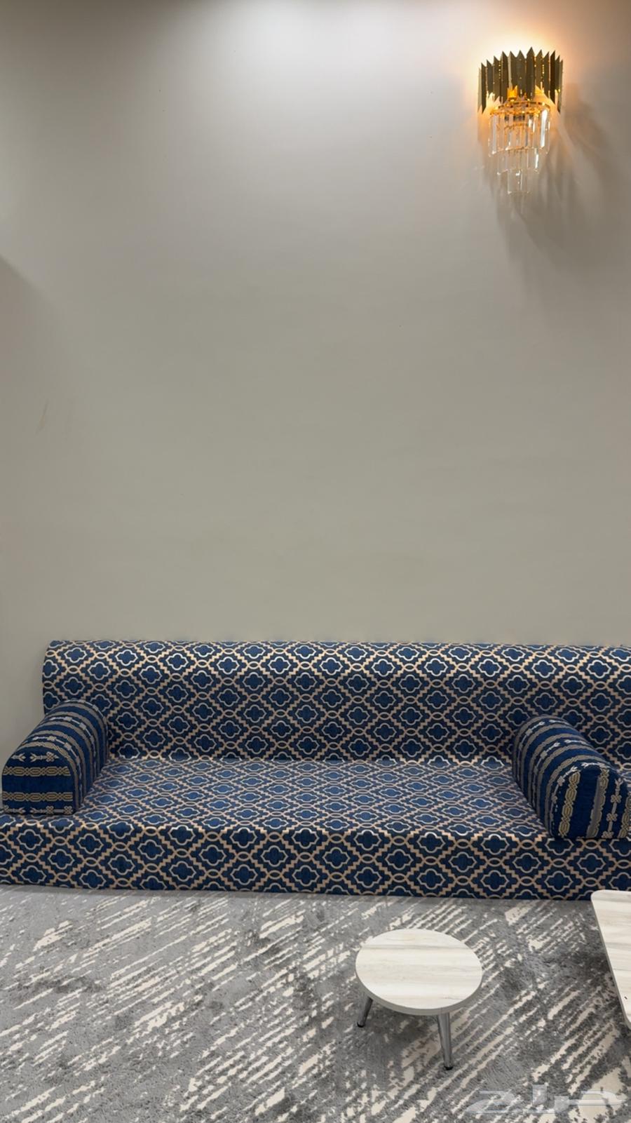 كنب ارضي نظيف جدا64478402564226110