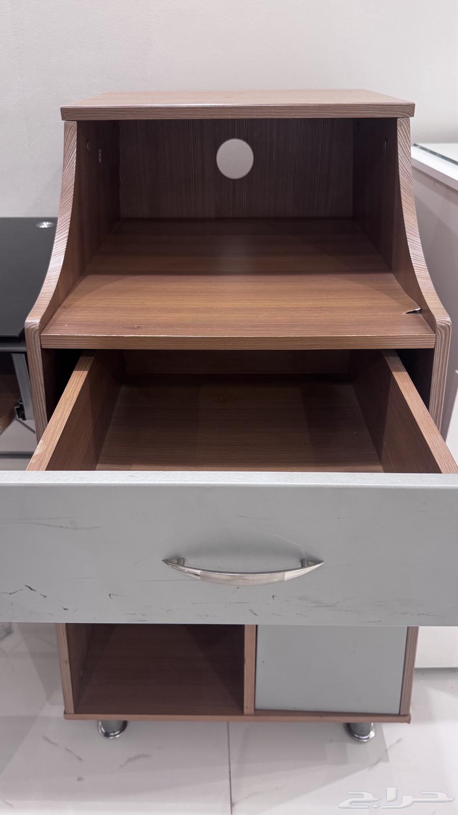 طاولة مكتبية مع كرسي للبيع64476559272706111