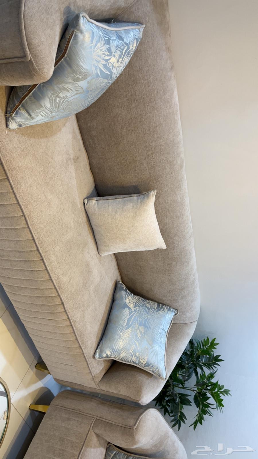 كنب نظيف للبيع مع الطاولات64477492604163110