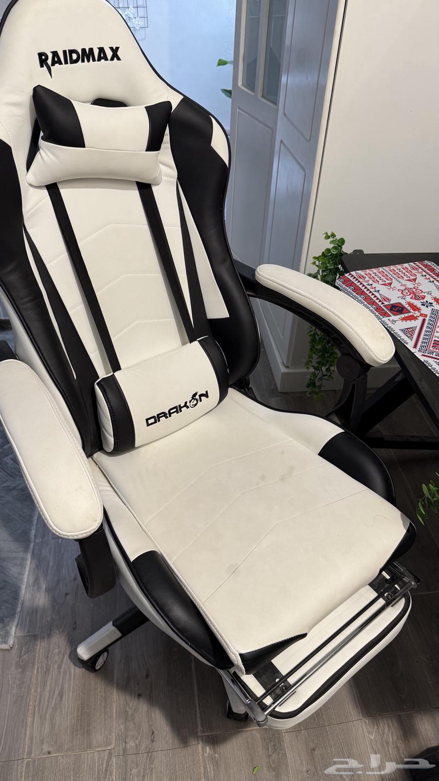 طاولة وكرسي قيمنق مريحة وجديدة64476670946435112