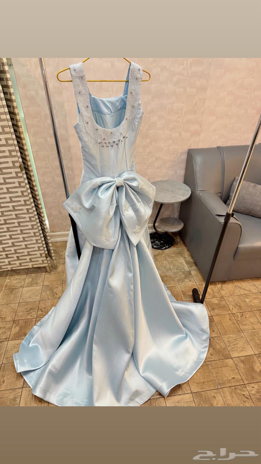 فساتين للبيع الاخضر جديد والباقي من لبسه وحده64471870257539111