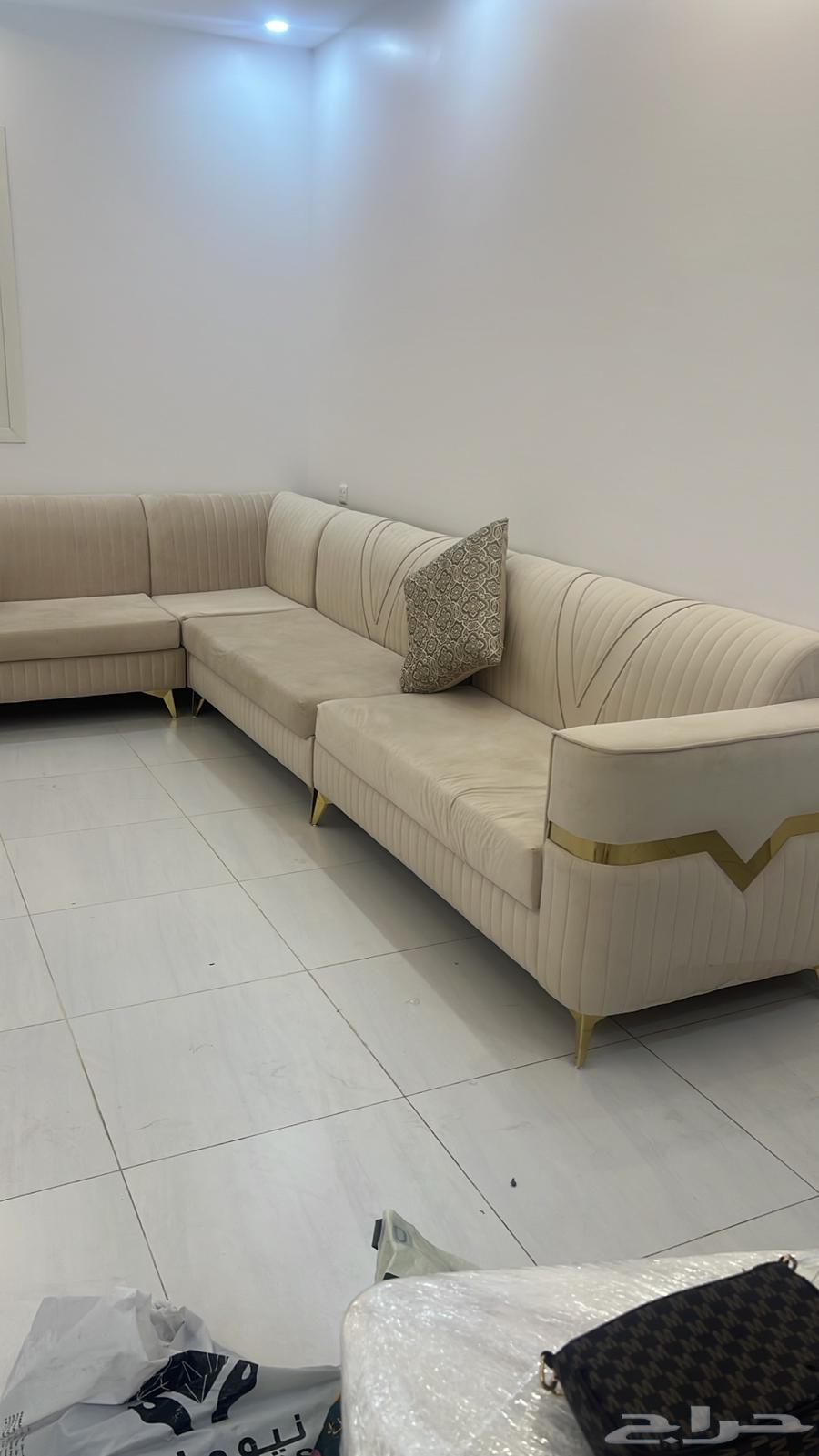 كنب شبه جديد تفصيل 10 متر متصل استخدام قليل الموقع تبوك64478732333953110