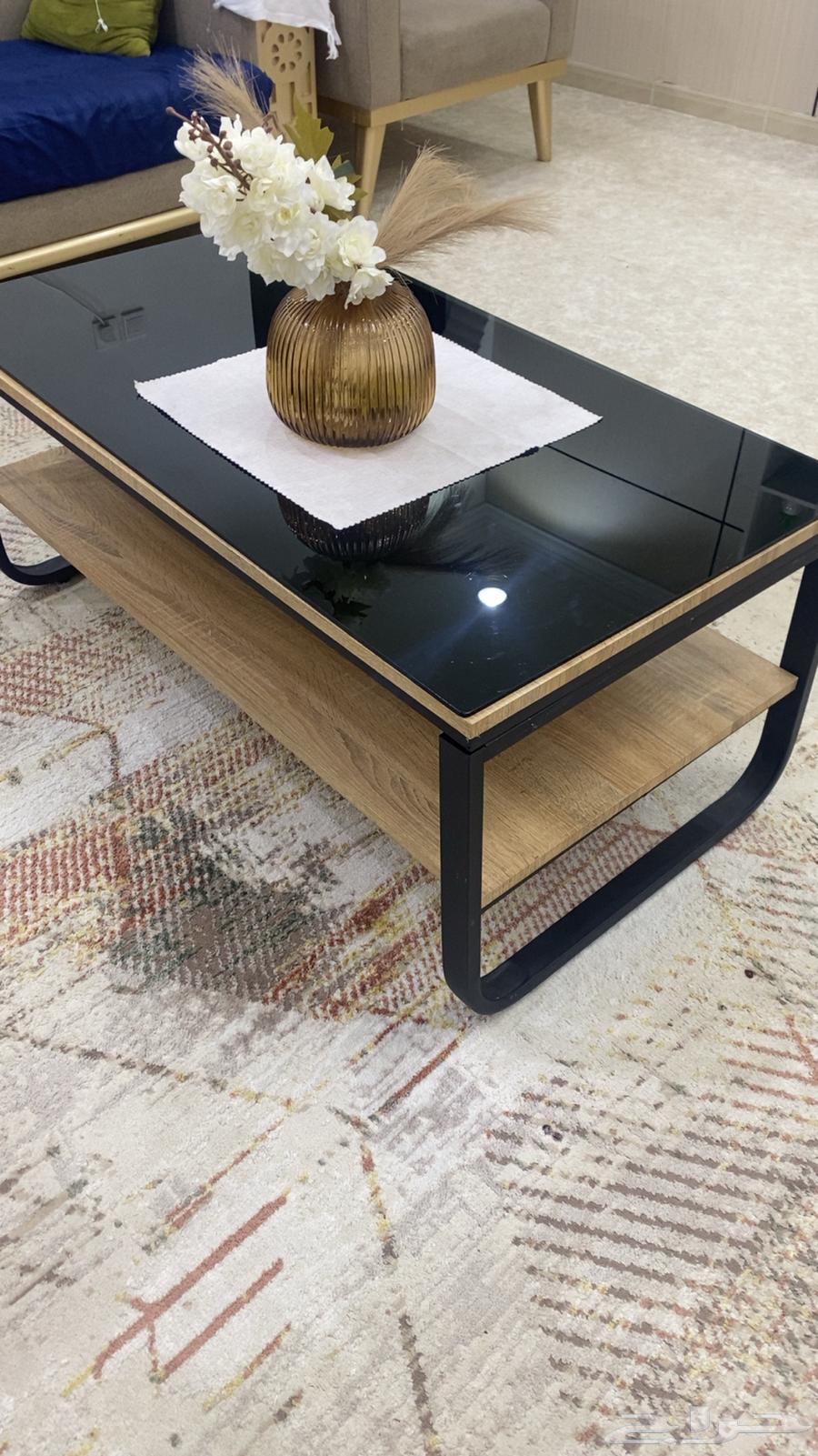 طاولة جديدة لل بيع معاها قزازاه64477894282113110