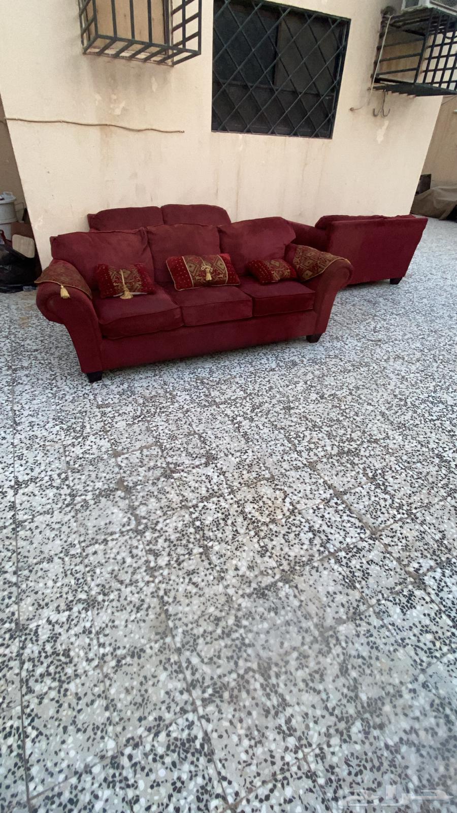 Comfortable sofa with its cushions, urgent sale, I'm traveling64476461417986110