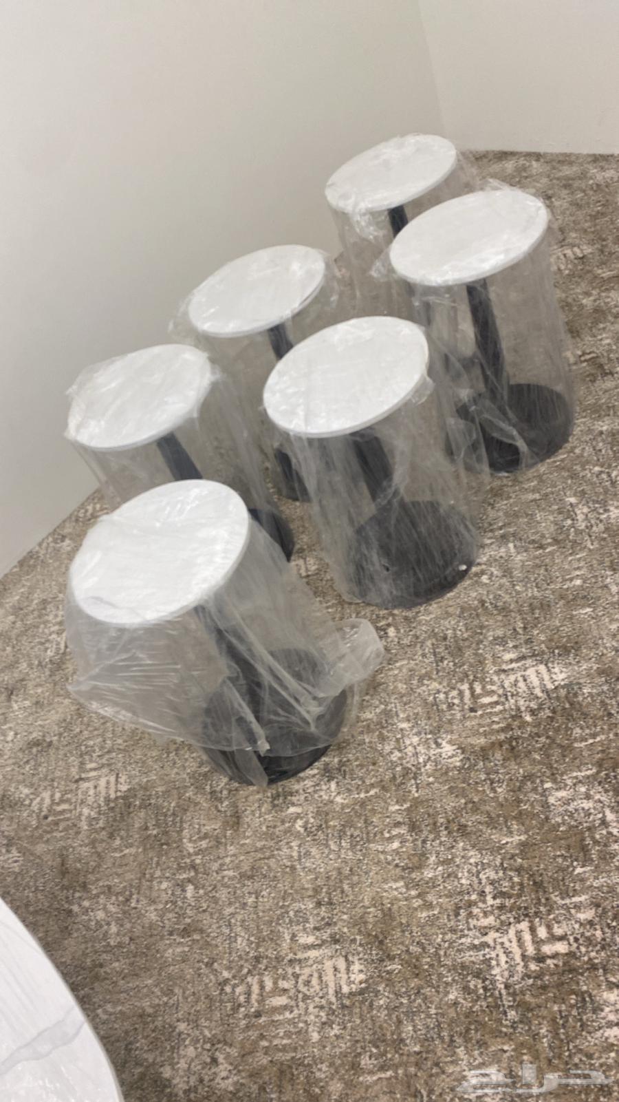 Two tables with 6 services64477797193219110