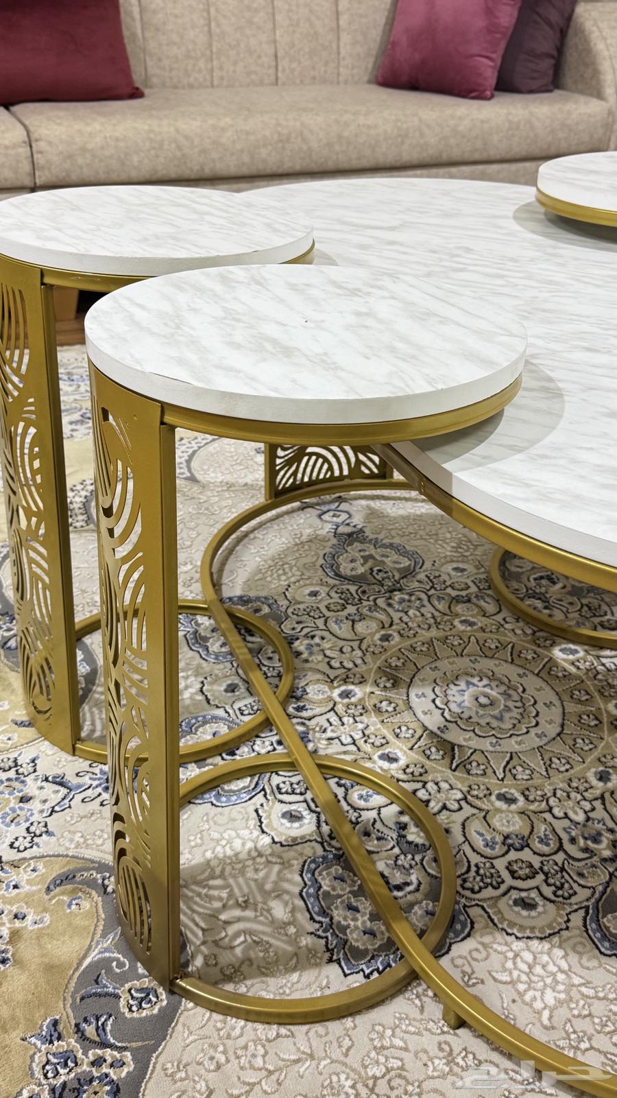 Table with service tables64478266085634112