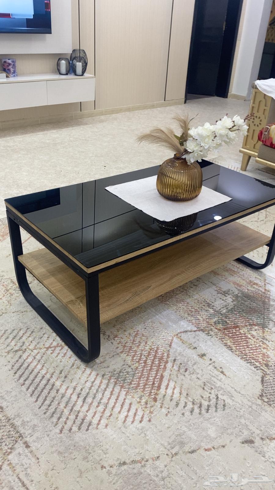 طاولة جديدة لل بيع معاها قزازاه64477894282113111