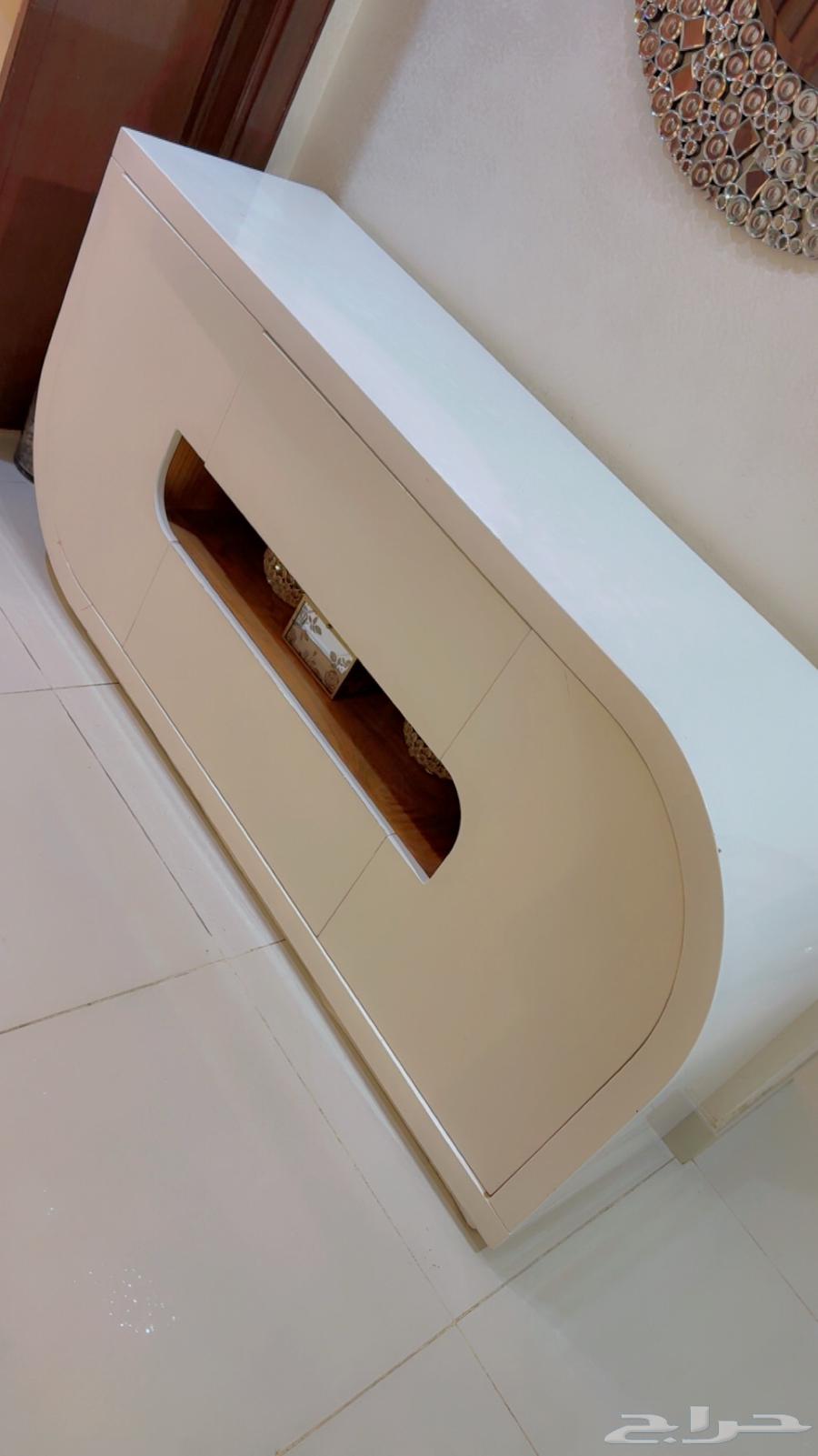 طاولة طعام 8 اشخاص ودولاب وبوفيه ومدخل64478828650755110