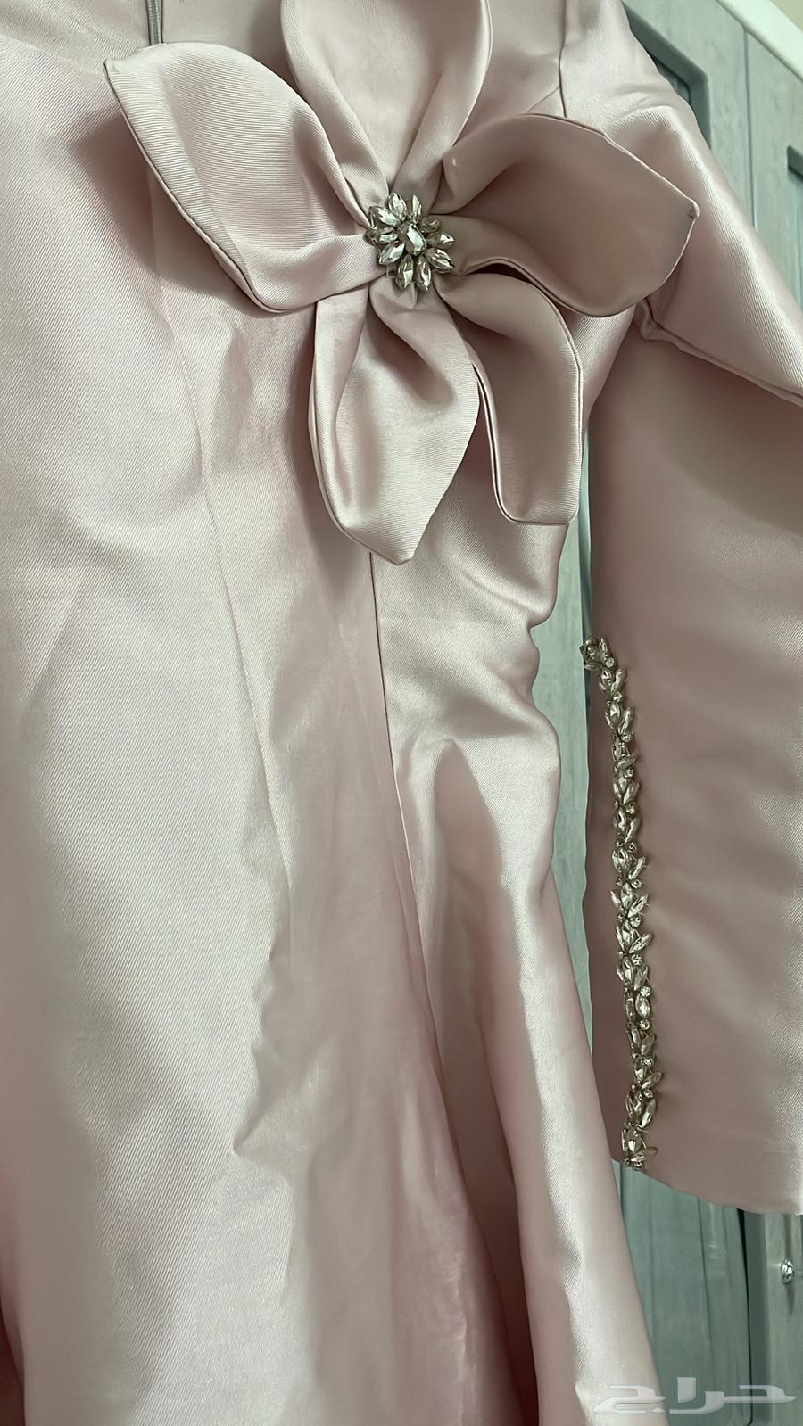 فستان من المصممة نورة سعر الشراء 750 البيع ب 50064476893761537112