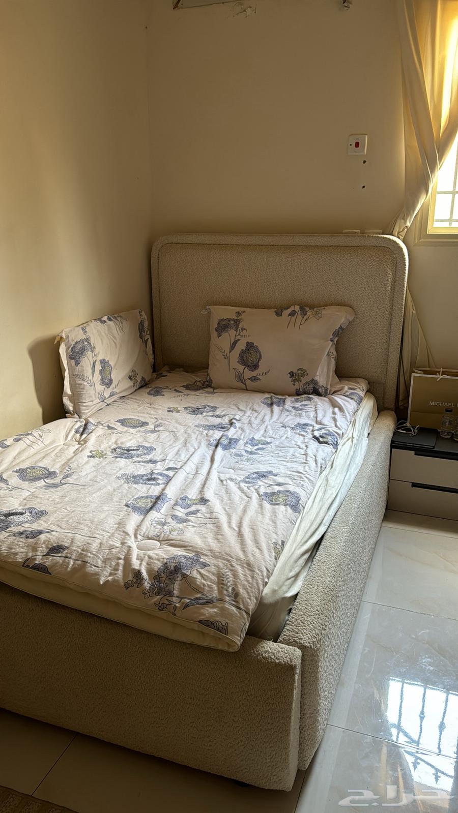 Fully furnished room for sale, furniture less than three months old, reason for moving64475834014723110