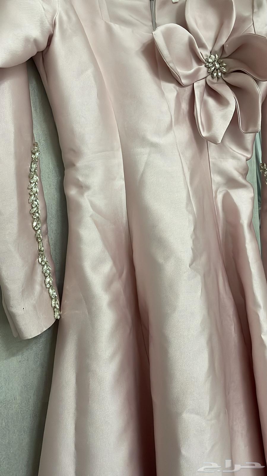 فستان من المصممة نورة سعر الشراء 750 البيع ب 50064476893761537113