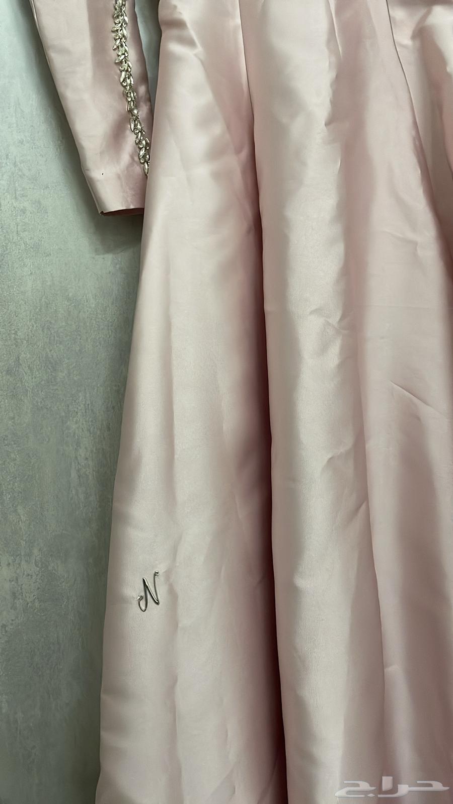فستان من المصممة نورة سعر الشراء 750 البيع ب 50064476893761537110