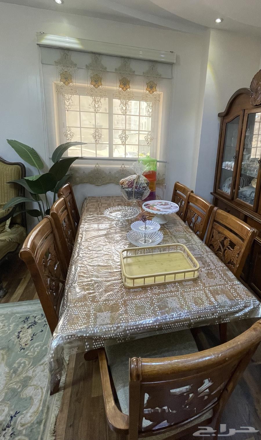 The brown set has been sold, only the honey-colored one remains64478018068609111