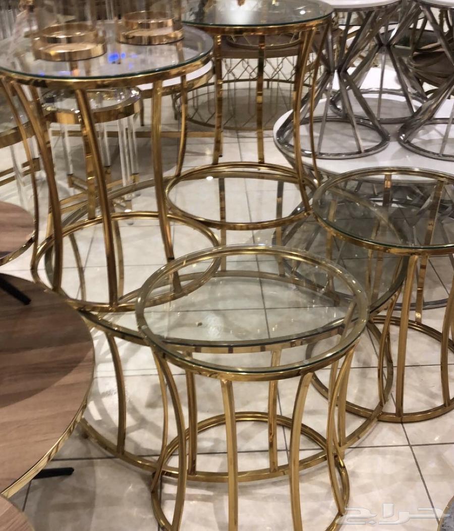 A large table, same picture with 2 serving tables, clean used64477506829186110