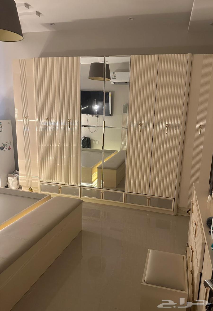 A new bedroom set that has not been used..64474028053762114