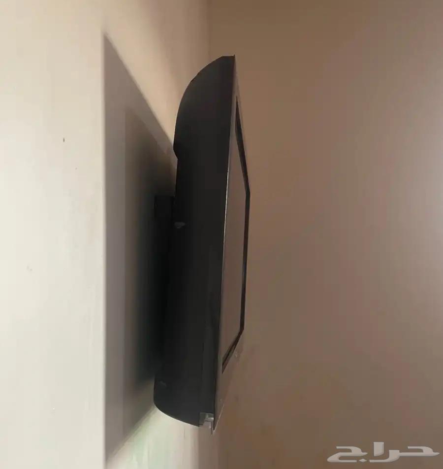 32-inch screen with wall mount and internet projector64471773930115111