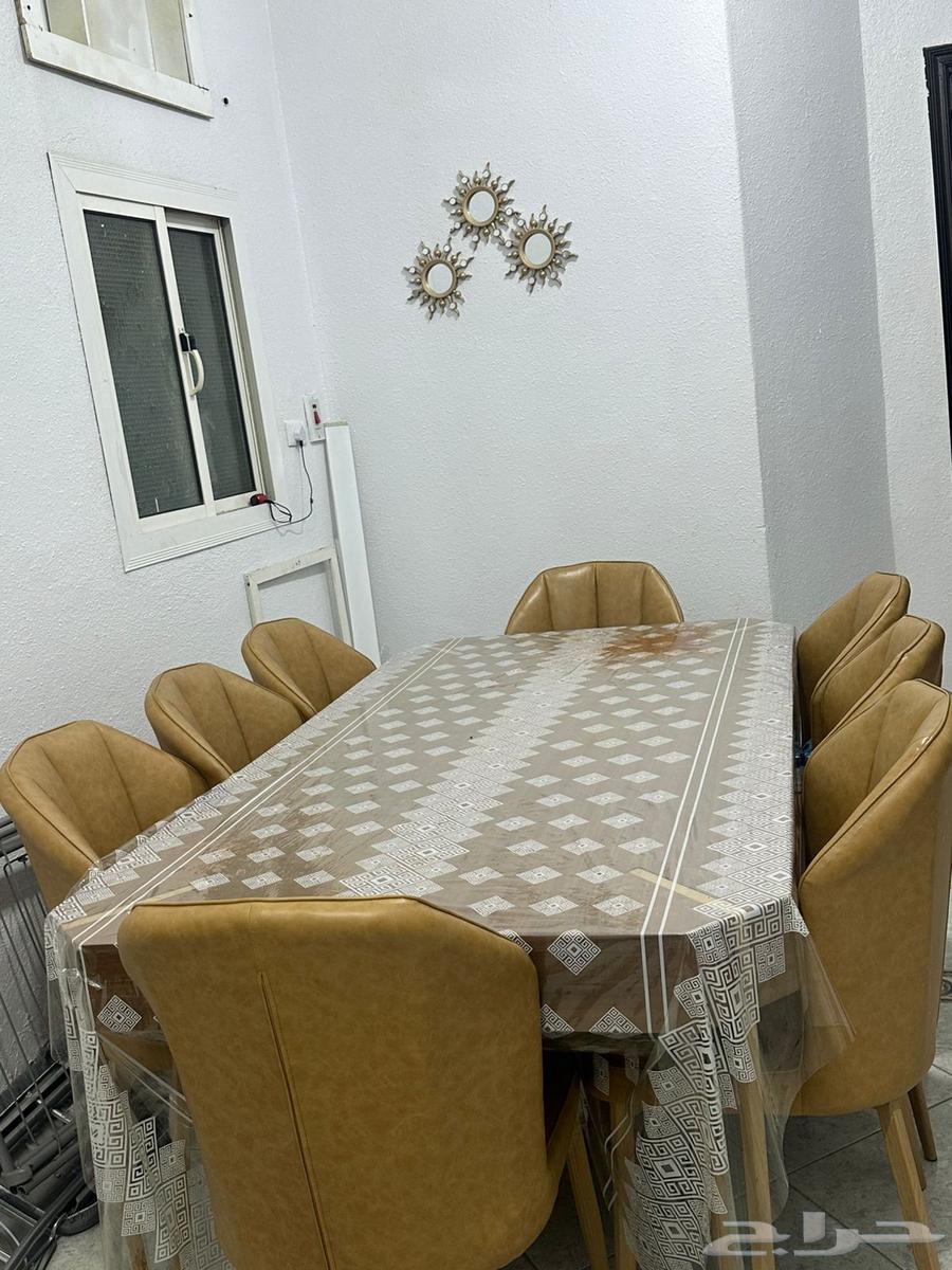 سفرة طعام عائلية مكونة من 8 كراسي جديدة ونظيفة64475405072515110
