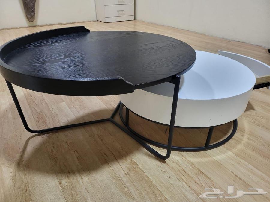 Medium-sized table64473639586051111