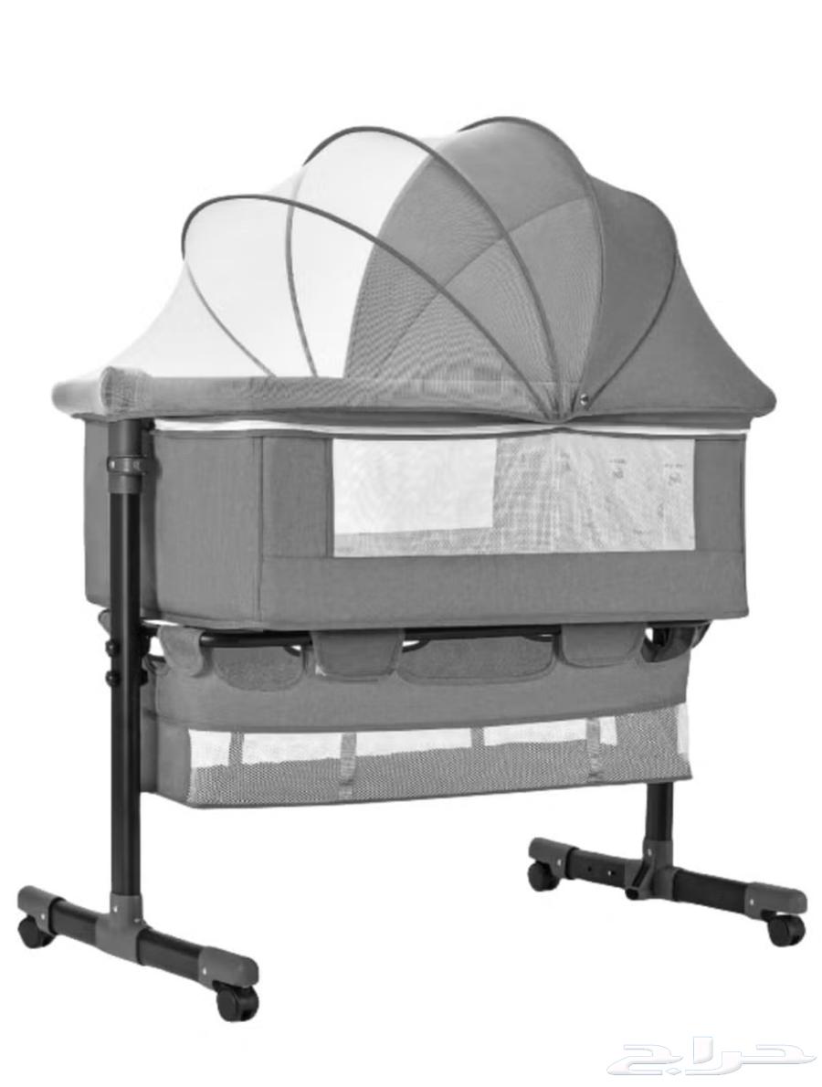 Portable baby bed adjacent to mother's bed, expands to connect with mother's bed, practical and very easy64475932327938110