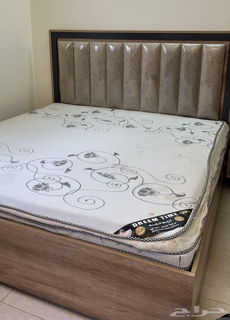 Clean used bed and mattress64475847571457113