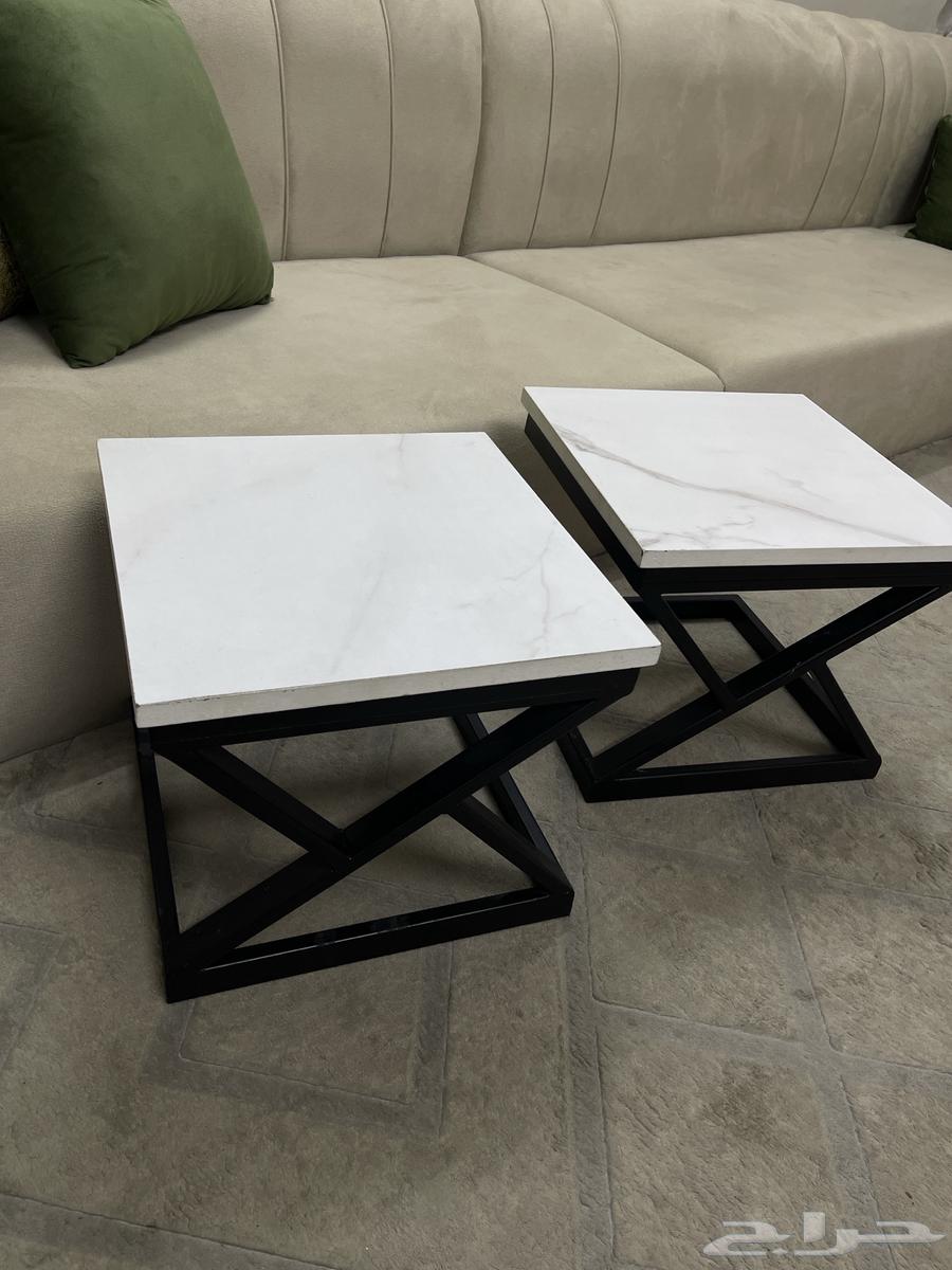 كنب ارضي استعمال نظيف مع طاولات ارضيه رخام خمسه قطع.64473838194178112