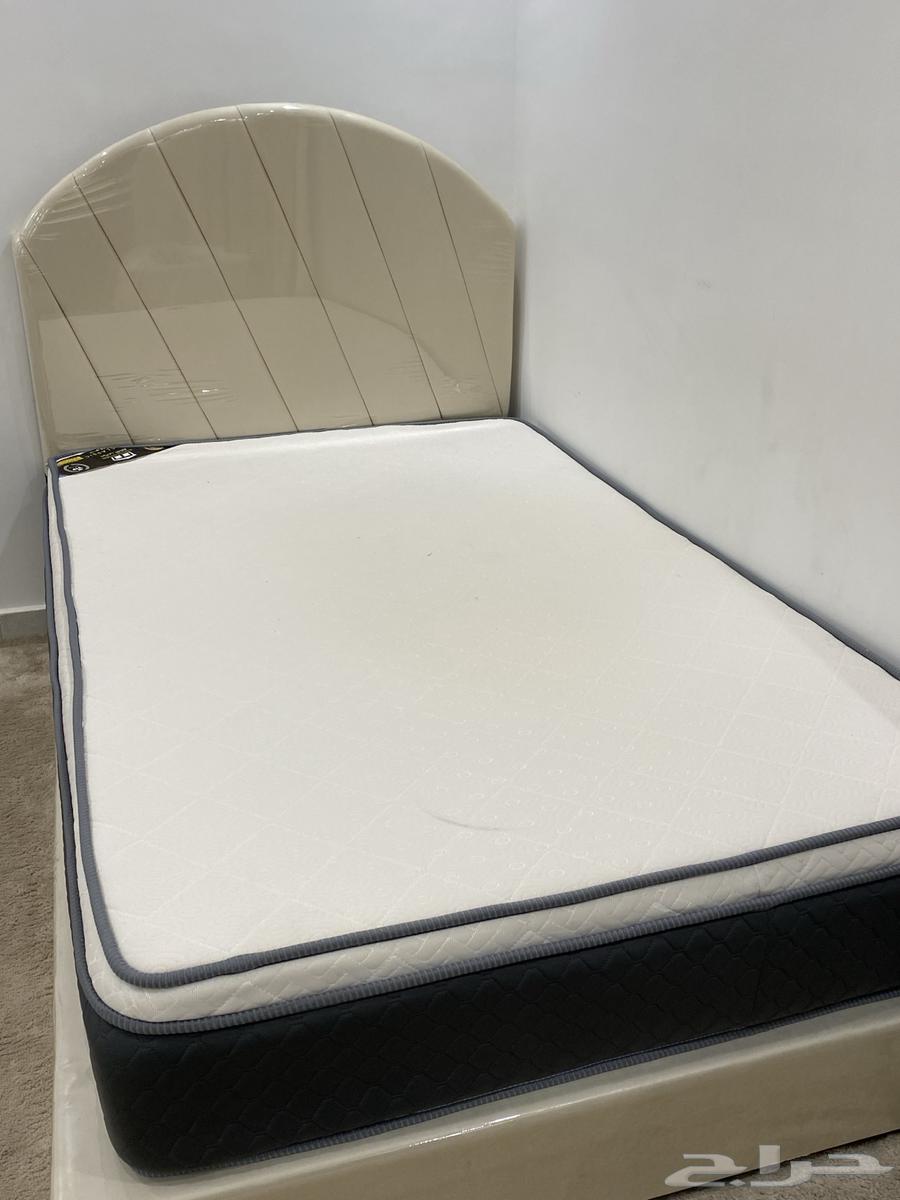 Single and a half bed and mattress64475820001795111