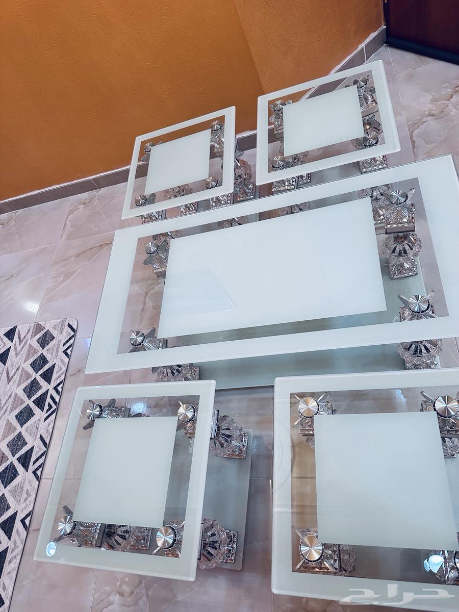 Table and 4 chairs64478815087233111