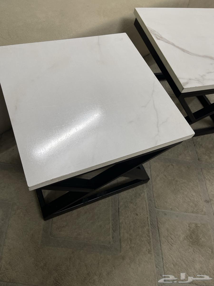 كنب ارضي استعمال نظيف مع طاولات ارضيه رخام خمسه قطع.64473838194178113