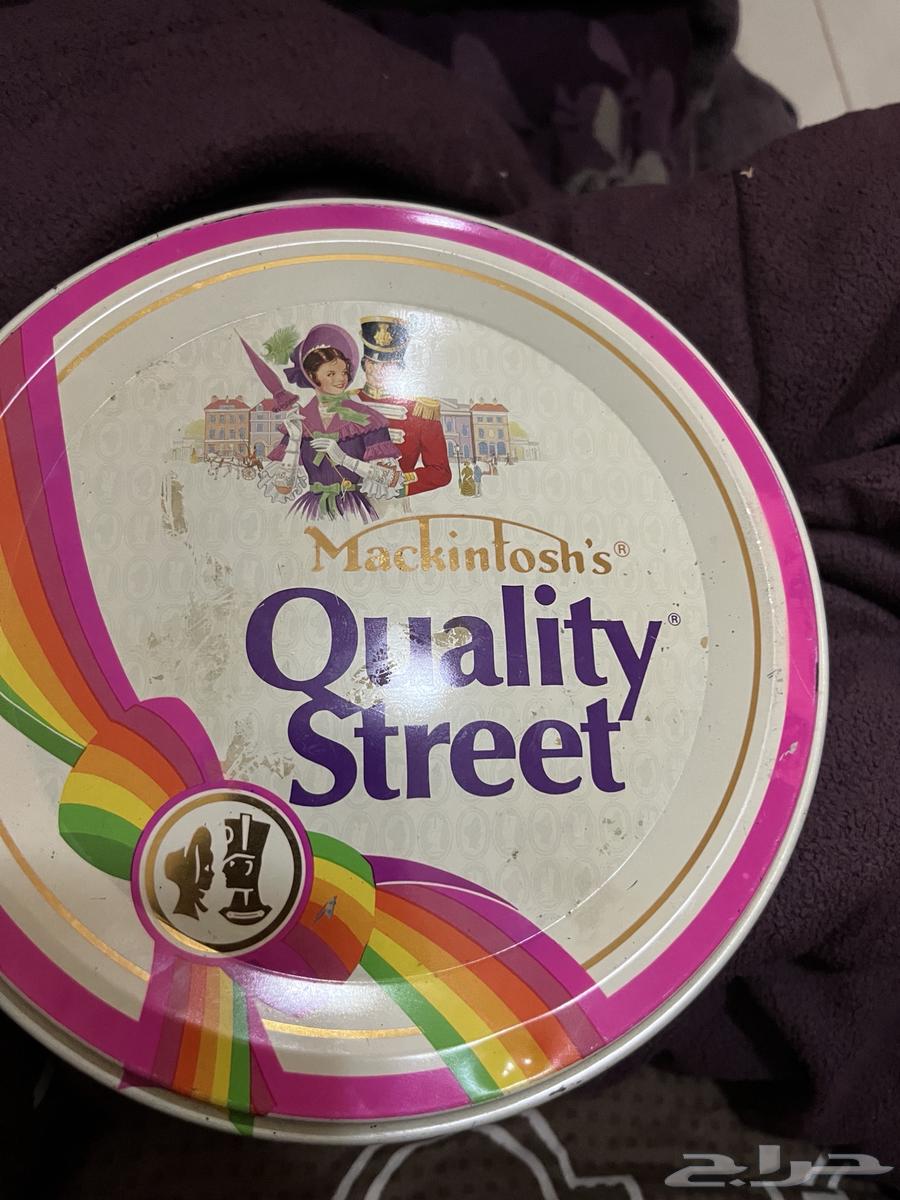 An old Macintosh box from the 90s64472802930947111