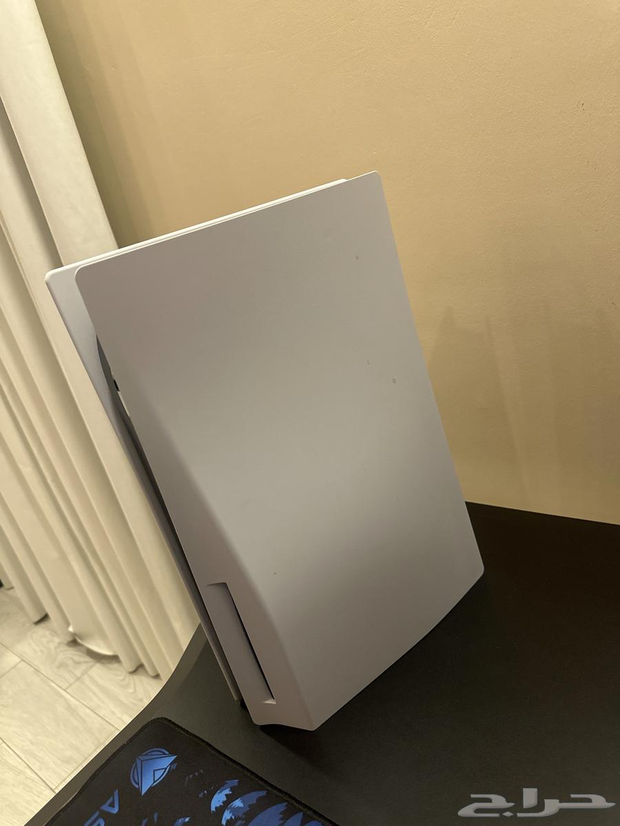 Sony 5 new and not used much with its original box and cable64471938930945111