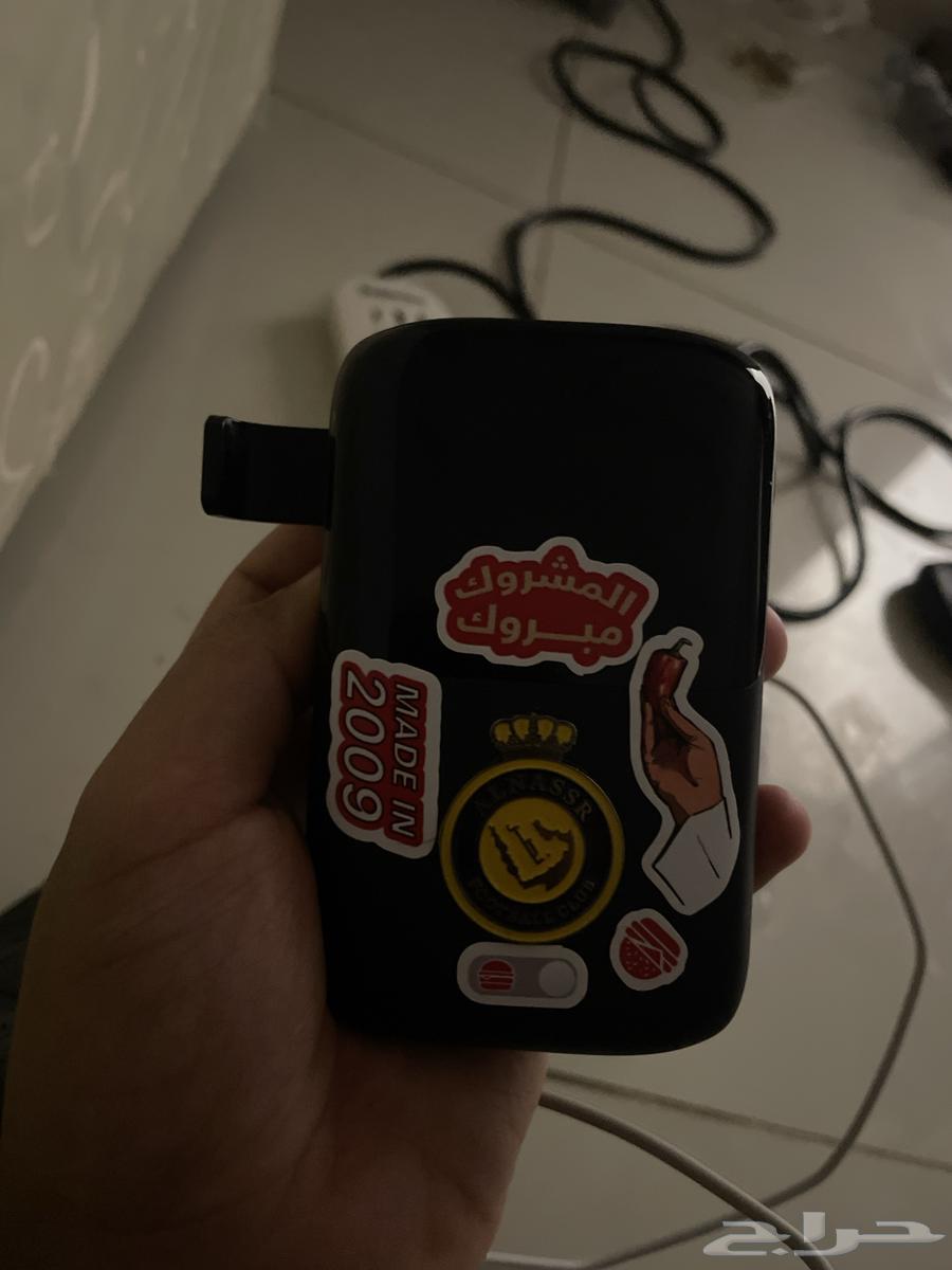 Small portable charger with screen64472631148163112