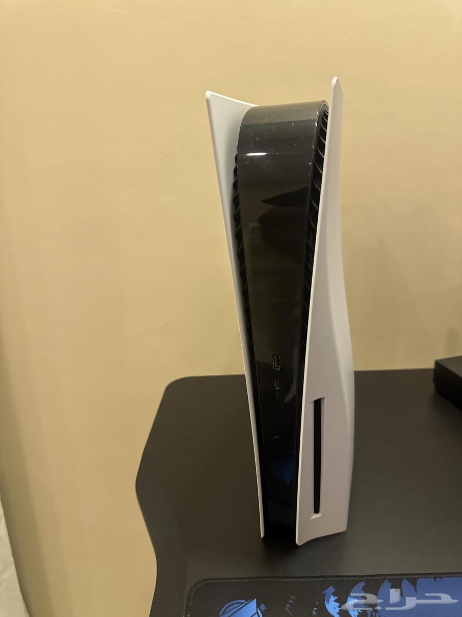 Sony 5 new and not used much with its original box and cable64471938930945110