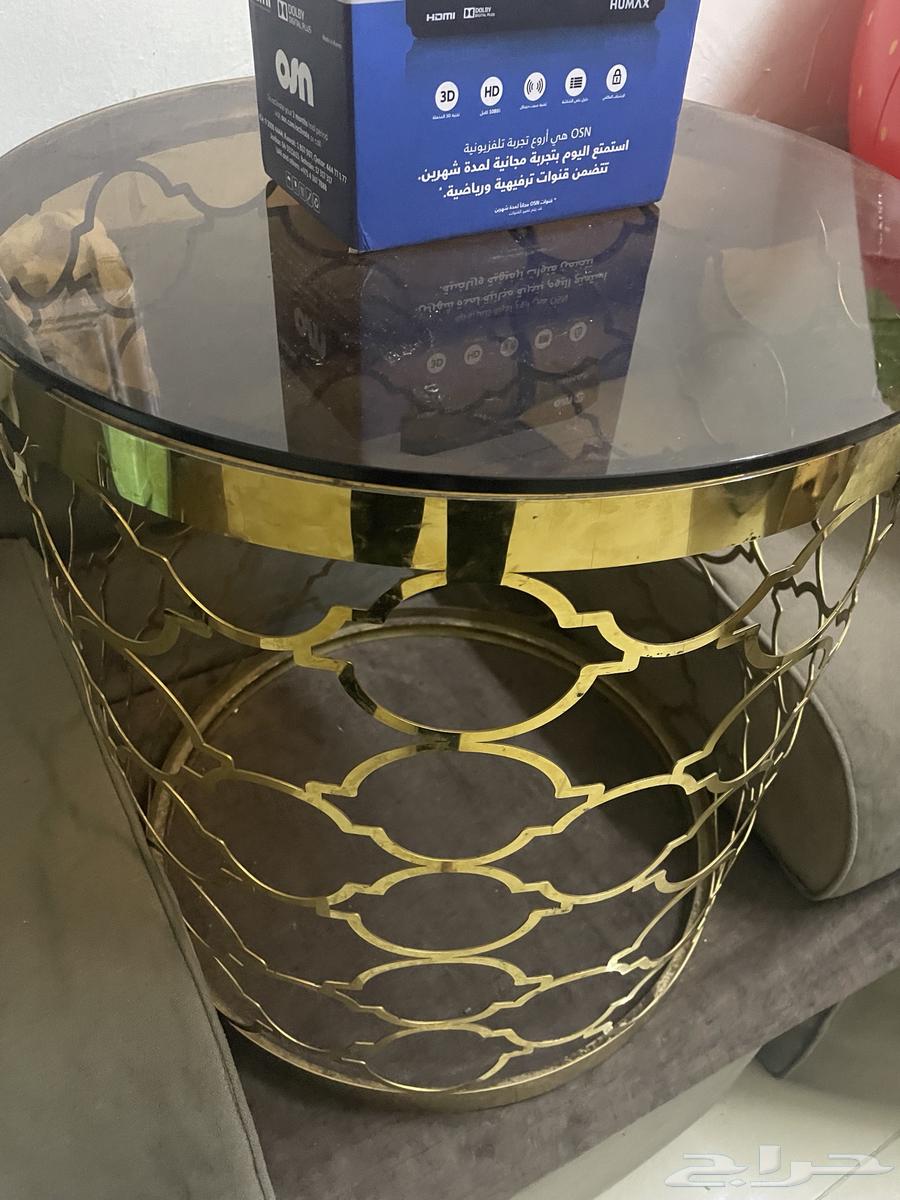 طاوله معه تلفيزون.HUMAX64472768463107110