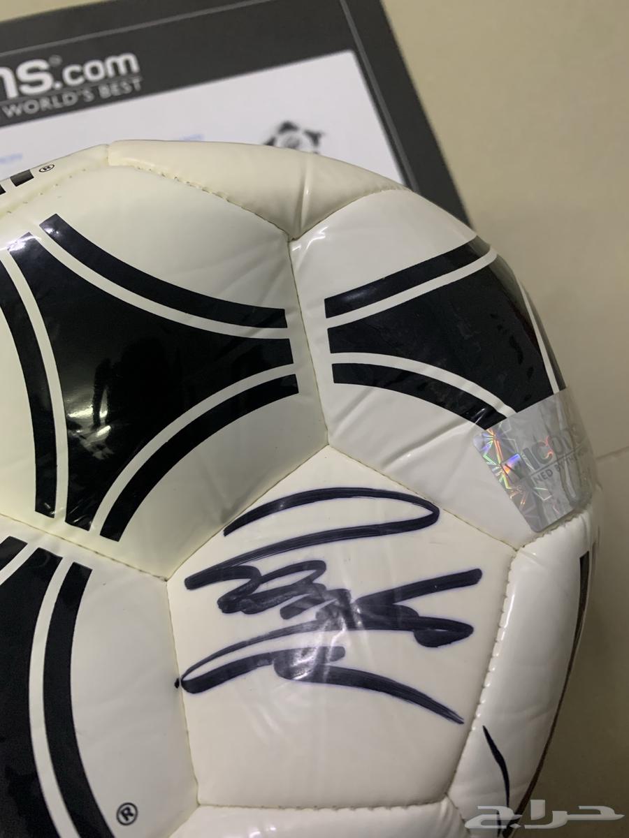 كرة قدم اديداس موقعة من روبرتو كارلوس64476100777217111