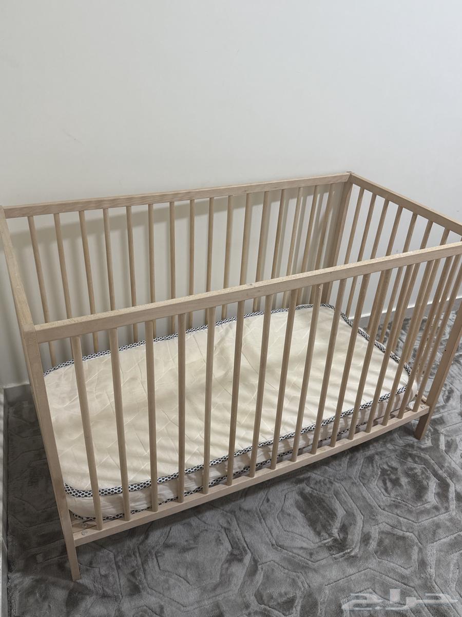 سرير ايكيا وكراسيه من النهدي وطاوله قهوه ايكيا حبتين سوا64472325434115111