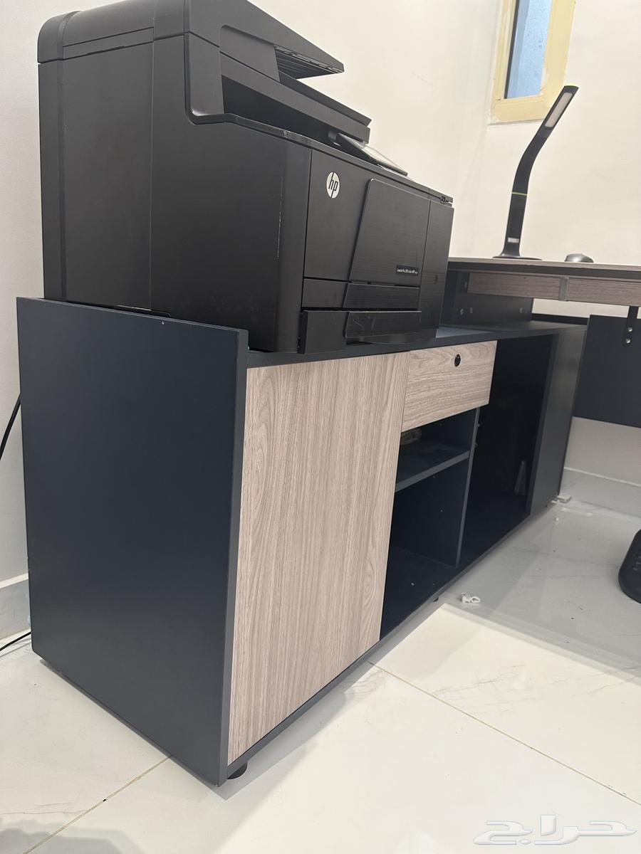 مكتب شبه جديد للبيع64405069739778111