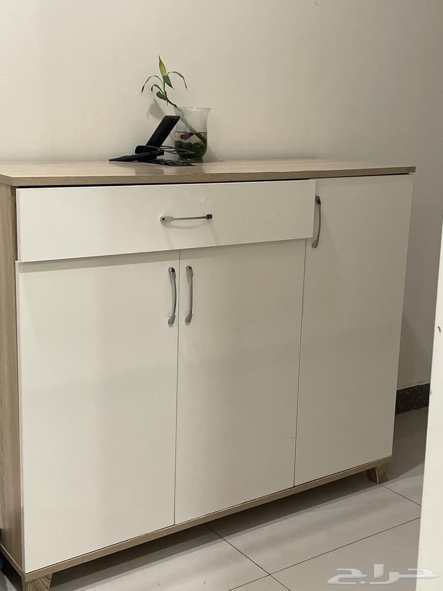 Corner shelf with multiple shelves and one service reception shelf64477339099266110