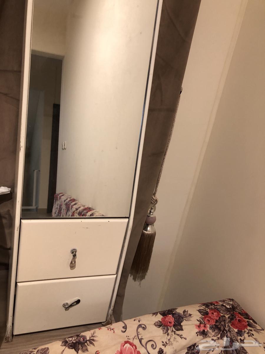 Four-piece floor sofa with center table and mirrors64473838134147114