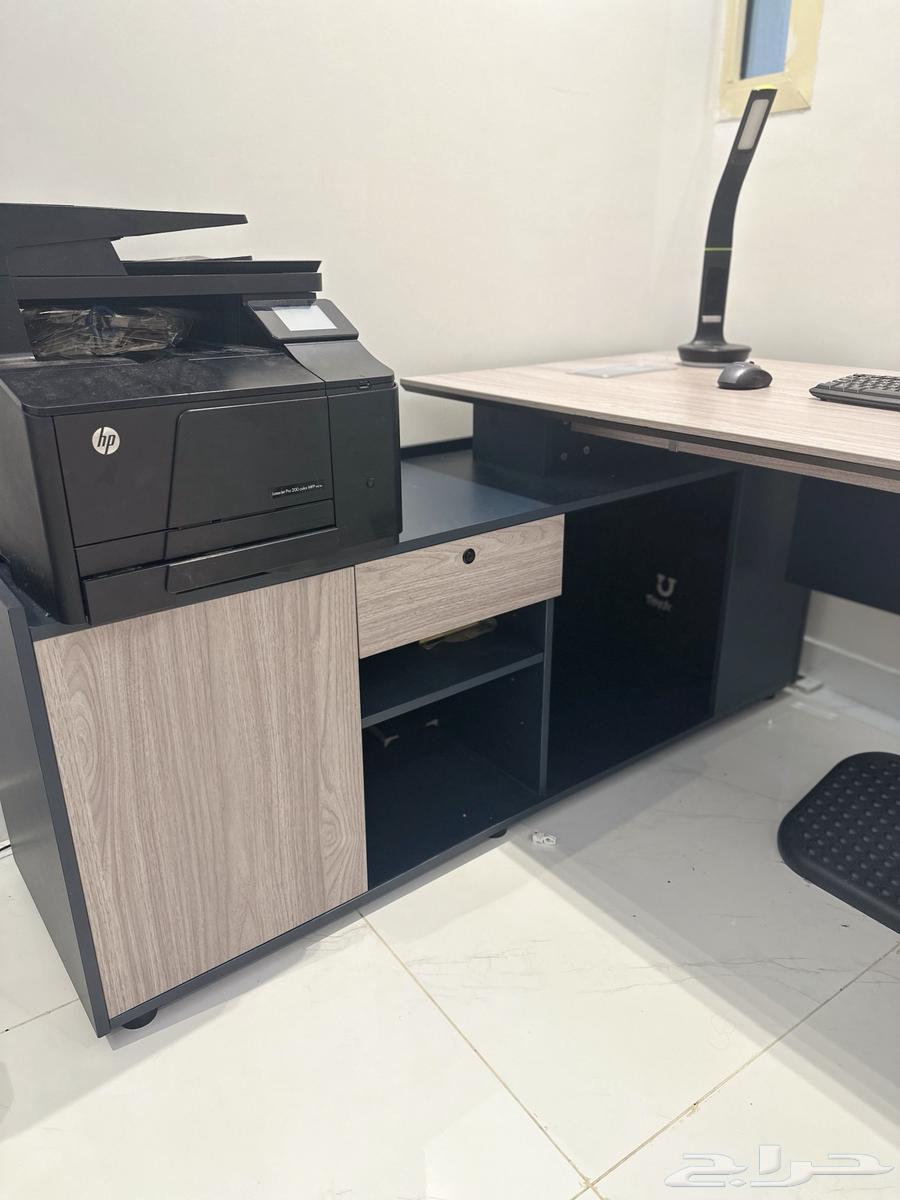 مكتب شبه جديد للبيع64405069739778113