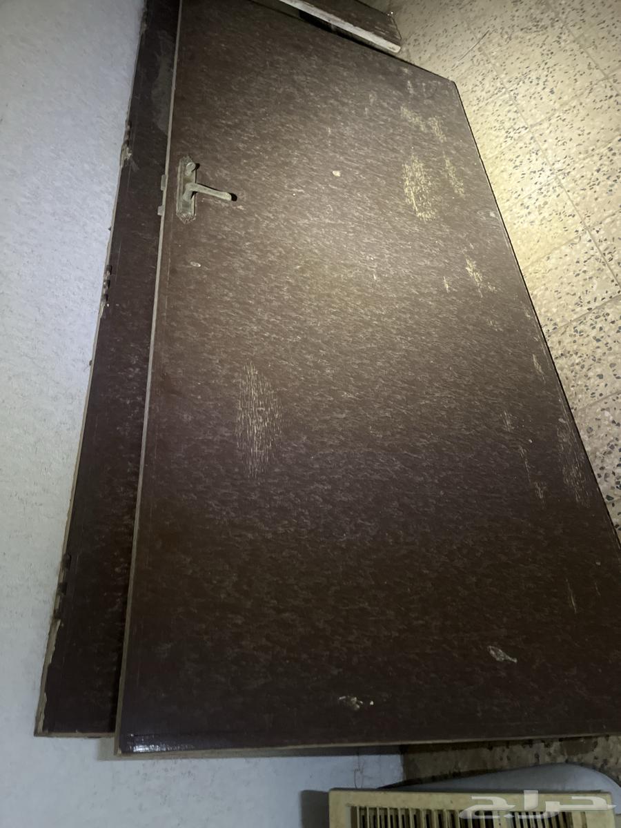 ابواب خشبيه للبيع مع المغاسل بحاله ممتازه جدا64477866861315111