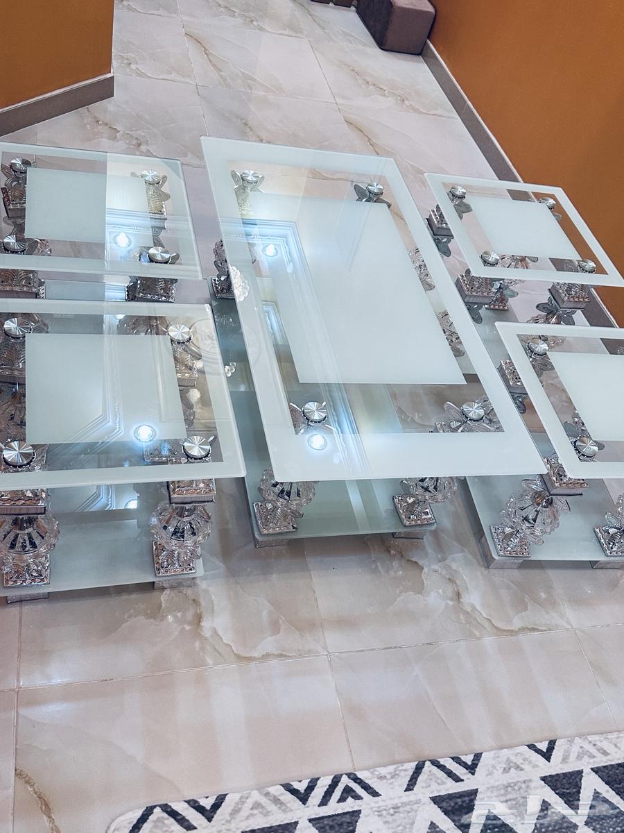 Table and 4 chairs64478815087233110