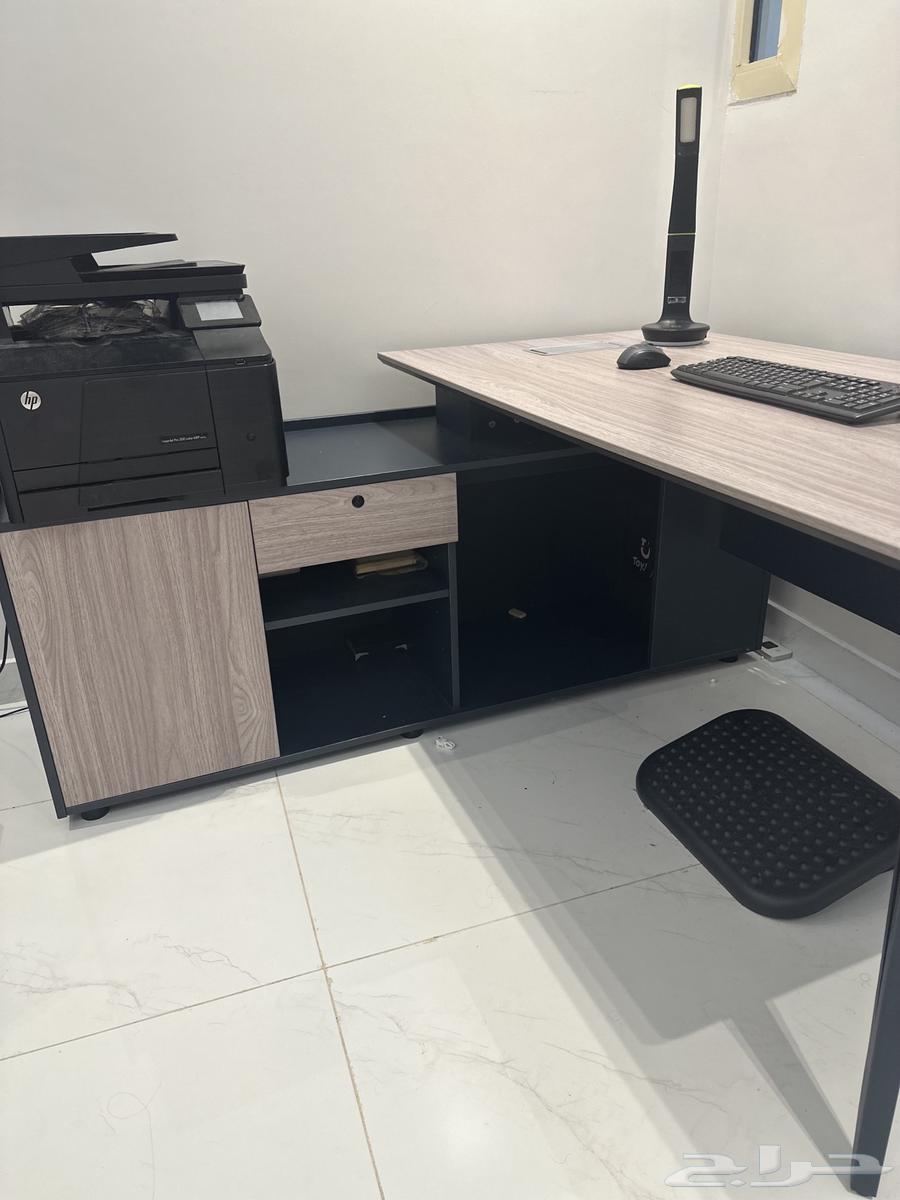 مكتب شبه جديد للبيع64405069739778112