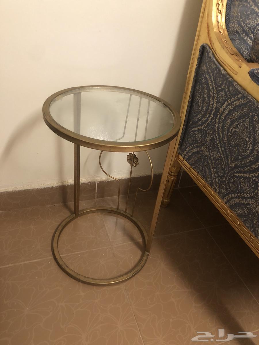 His brother's new sofa is very clean and has not been used64475418580866114