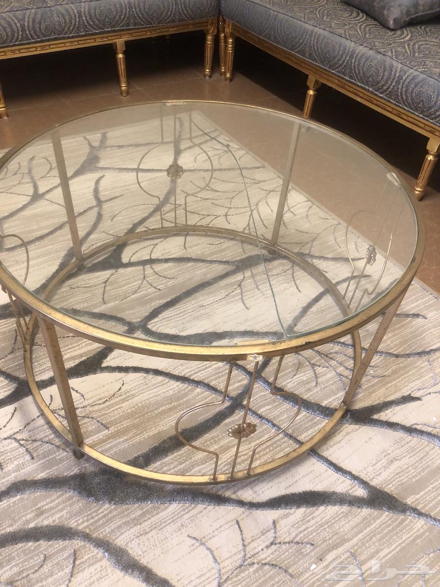 His brother's new sofa is very clean and has not been used64475418580866113