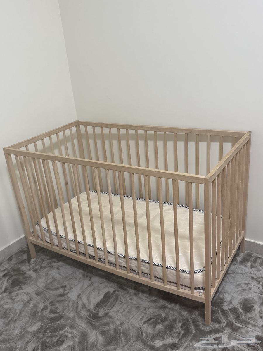 سرير ايكيا وكراسيه من النهدي وطاوله قهوه ايكيا حبتين سوا64472325434115110