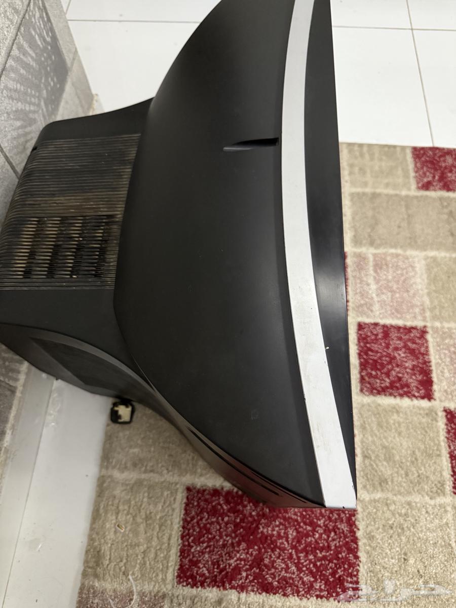 تلفزيون قديم اثري شغال مافيه اي خراب بس بدون ريموت عالسوم64473758879745111