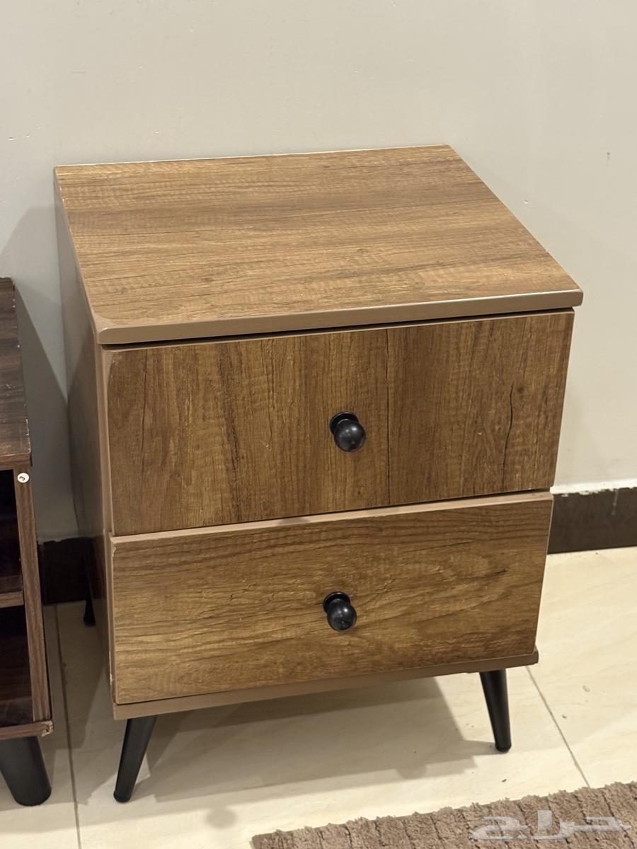 Table and commode64475515710339110